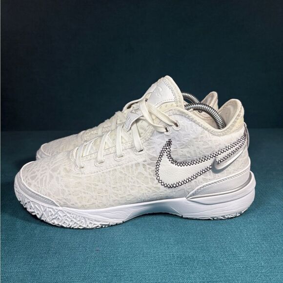 Size 8 - Men’s Nike Lebron Zoom NXXT gen white shoes - Picture 1 of 8